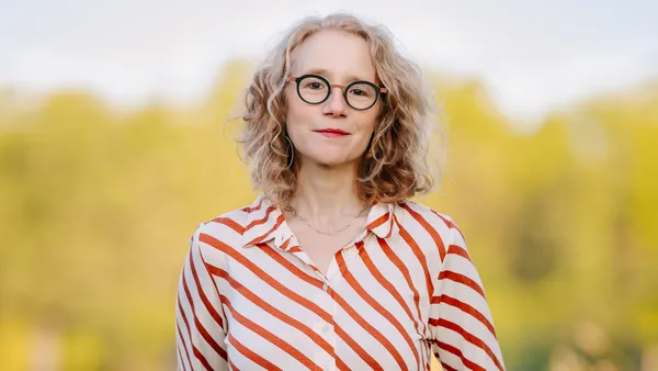 image of post What makes a podcast great? Legendary producer Julie Shapiro shows us.